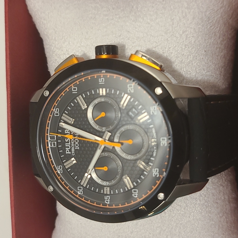 New pulsar chronograph gents watch